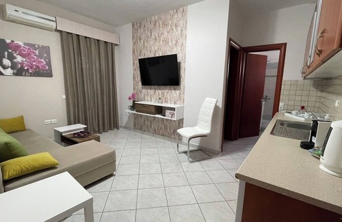 Paralia Ofryniou Apartment | Premium Suites