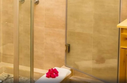 Runaway Bay Resort | Premium triple, multiple beds, garden views