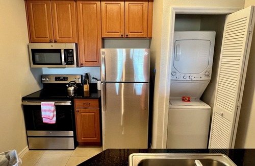 Florida Center Apartment | Premium-Universal Studios King Bed Resort Suite, Free Parking,Full Kitchen, Pool