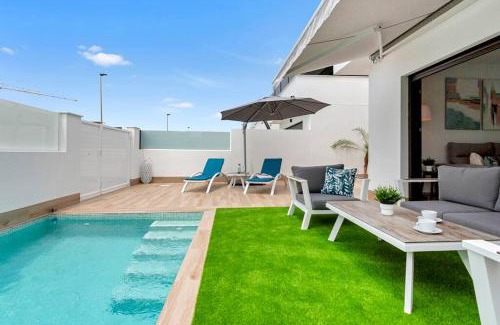 San Pedro del Pinatar Apartment | Premium Villa Mia heated pool