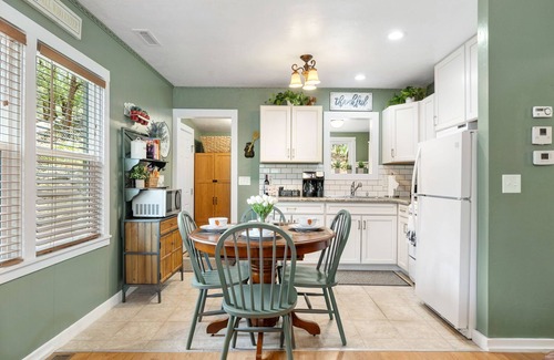 Mountain Club Cabin | Prescott Pine Mtn Cabin Vacation Rental | 1-BR in Pine Forest | 2Mi to Whisky Row Sleeps 6