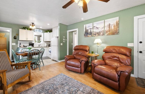 Mountain Club Cabin | Prescott Pine Mtn Cabin Vacation Rental | 1-BR in Pine Forest | 2Mi to Whisky Row Sleeps 6