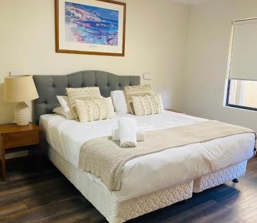 Broadwater Resort | Presidential Bungalow