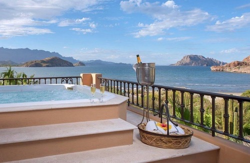 El Marasal Resort | Presidential Four Bedroom Penthouse - Private Jacuzzi and BBQ