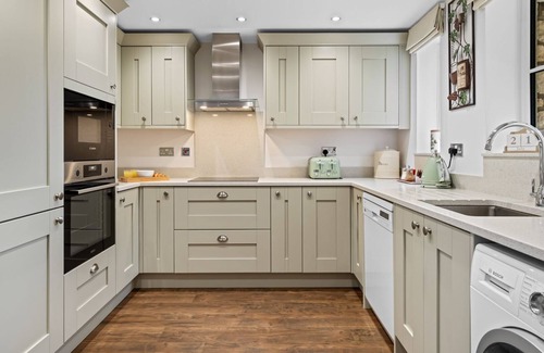 Cheltenham Cottage | Prestbury Stables, Cheltenham - sleeps 4 guests in 3 bedrooms