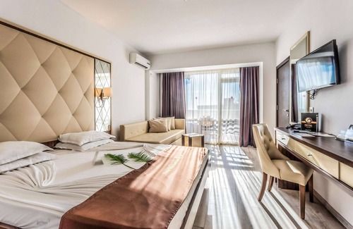Golden Sands Resort | Prestige Deluxe Hotel & Aquapark Club - All Inclusive