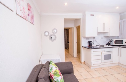 Greater Johannesburg Metropolitan Area House | Prestigious Apartments
