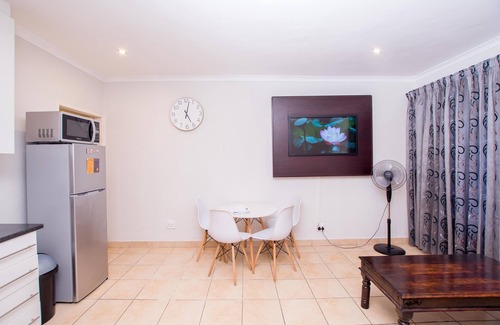 Greater Johannesburg Metropolitan Area House | Prestigious Apartments