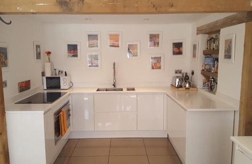 Haslemere House | Prestwick Oak - Open Plan 2 Double Ensuite Rural Oak Framed House Sleeps 4 plus AONB