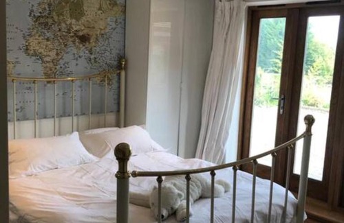 Haslemere House | Prestwick Oak - Open Plan 2 Double Ensuite Rural Oak Framed House Sleeps 4 plus AONB