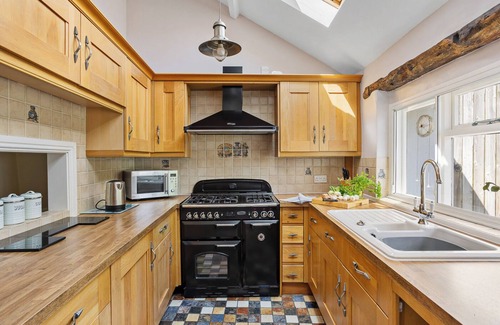 Torrington Cottage | Pretty 2 bed cottage & garden, Torrington