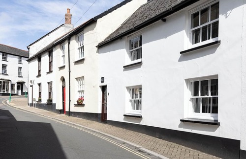Torrington House | Pretty 2 bed cottage & garden, Torrington