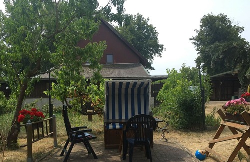 Alt Farpen Apartment | Pretty Apartment in Alt Farpen with Terrace, Fenced Garden