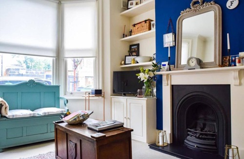 Brixton Hill Apartment | Pretty Brixton 1 Bedroom Flat With Garden