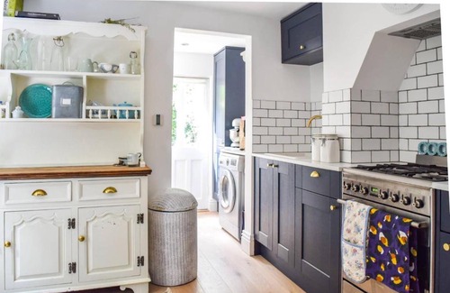 Brixton Hill Apartment | Pretty Brixton 1 Bedroom Flat With Garden