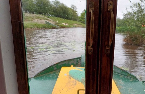 Llandrindod Wells RV Rental | Pretty & Cosy Boat in Stunning Valley View, Wales