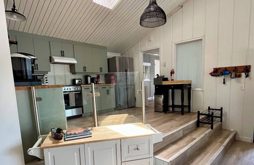 Georgian Bay Cottage | Pretty Cottage - newly renovated cottage on Six Mile Lake - Great swimming