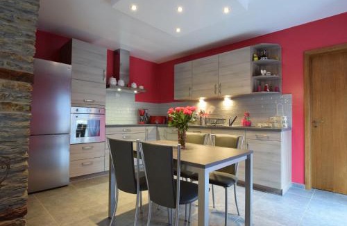 Neufchateau House | Pretty cottage with billart and 2 bathrooms