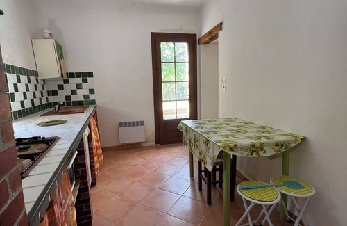 Entrecasteaux House | Pretty country house, shaded terrace, river nearby