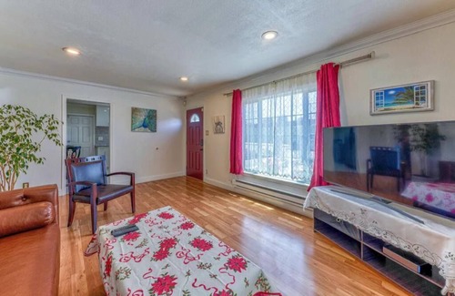 Seaside House | Pretty Entire House Free Parking and Internet