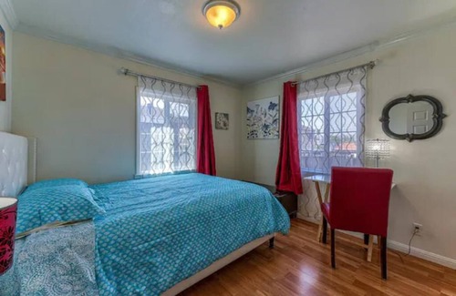 Seaside House | Pretty Entire House Free Parking and Internet