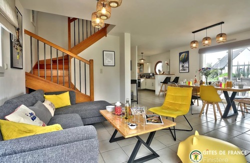 Carantec House | Pretty family home with enclosed garden