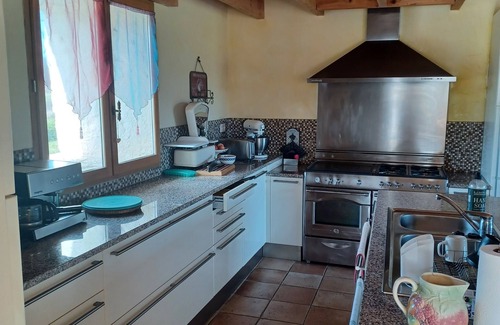 Margueron House | Pretty, fully-equipped stone farmhouse