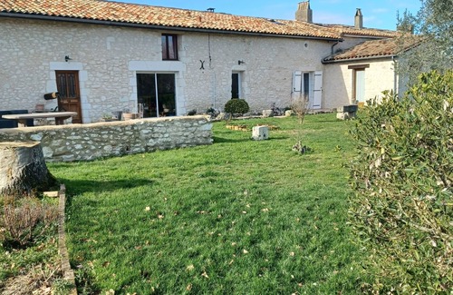 Margueron House | Pretty, fully-equipped stone farmhouse