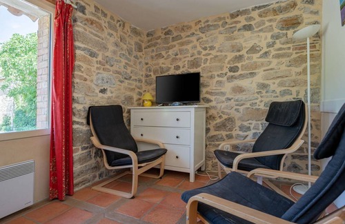 Courry House | Pretty Holiday Home in Courry with Swimming Pool