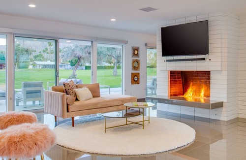 Indian Canyon House | Pretty in Pink at Indian Canyons - Stunning Executive Home! Rave Reviews!