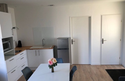 Echillais House | Pretty renovated stone house near shops, beaches