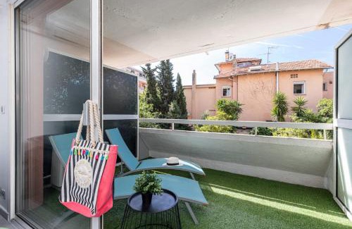 Cros-de-Cagnes Apartment | Pretty Studio Swimming pool and Sea