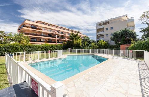 Cros-de-Cagnes Apartment | Pretty Studio Swimming pool and Sea