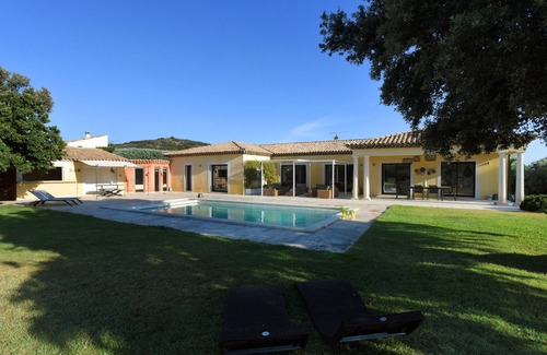 Domazan Villa | Pretty Villa with swimming pool and total air conditioning- Avignon -Nîmes-Uzes