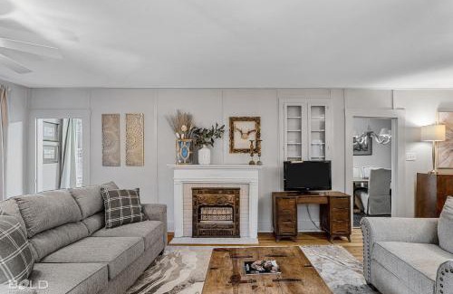 Uncertain House | Price Drop For This Weekend, Lakefront, Canoes & K