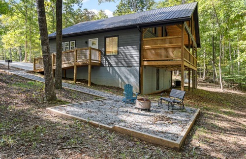 Cleveland Cabin | Priceless Gem - One Bedroom House, Sleeps 2