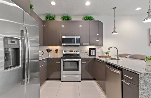 Four Corners House | Priceless Peace At Serenity By Shine Villas. 081 3 Bedroom Townhouse
