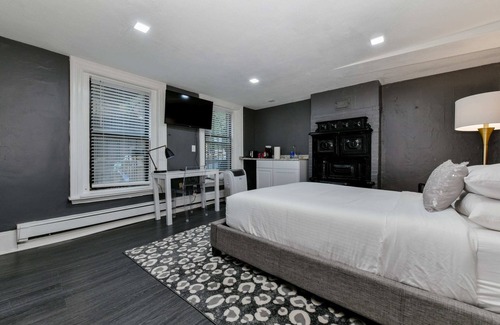 Bay Village Apartment | Prices And Location CANNOT Be Beat!!