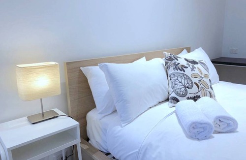 Melbourne Apartment | Pride Fawkner Apt *Balcony WIFI+POOL/GYM+Smart TV Netflix & Foxtel