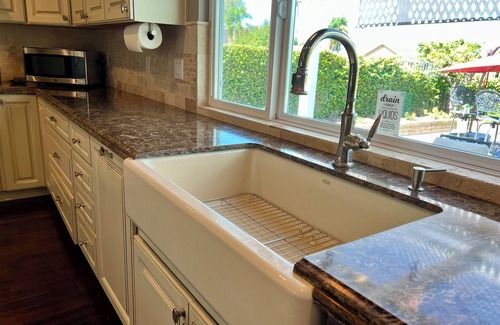 Fullerton House | Primary Bedroom+ 2 bedrooms w/Queen Beds! Near Disneyland! Private Large Pool!