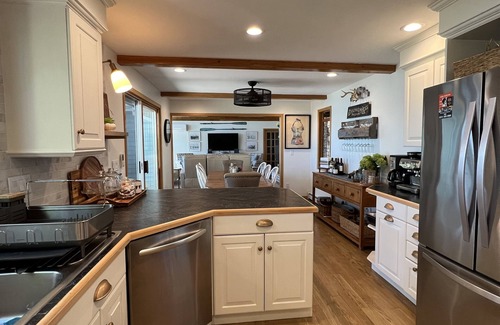 Beulah House | PRIME 2025 FALL OPENINGS-BEAUTIFUL LAKE RETREAT-SLPS 20