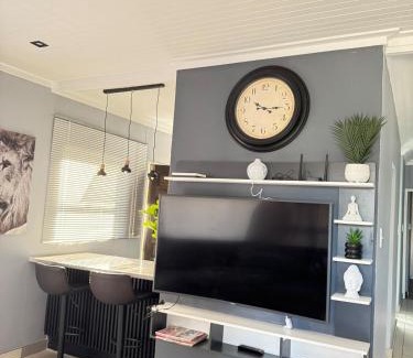 Windhoek Apartment | Prime 3bedroom Guest & Self-Catering Accomodation