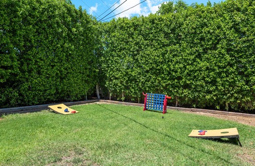Wilshire Terrace House | Prime Arcadia House with Pool and close to Restaurants + Shopping