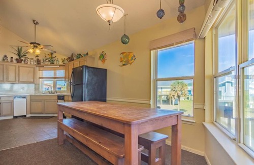 Galveston House | Prime Beachfront Home.Close to All Galveston Has to Offer!