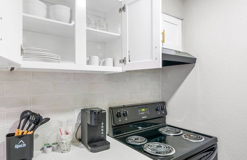 Garden Hills Apartment | Prime Buckhead Chic Condo in Atlanta