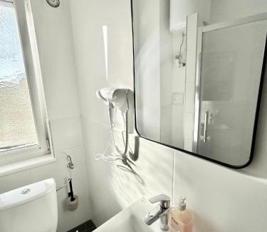 Gerasdorf bei Wien Apartment | Prime GER Apartments near Vienna - Free Parking