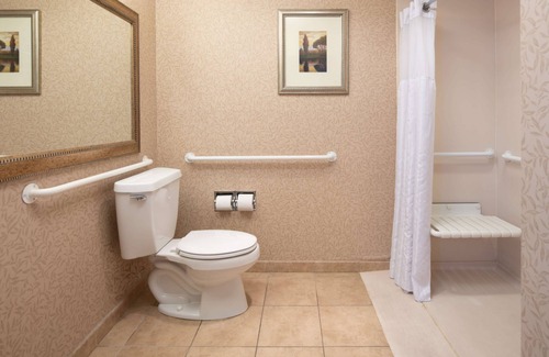 Port Angeles Hotel | Prime Location! 2 Relaxing Units, Pool, Pets Allowed, Near Ted's Tree Park!