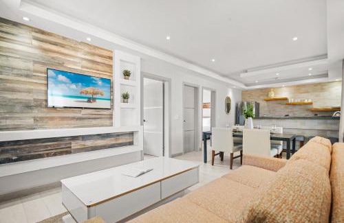 Ponton House | Prime Location 2br W Pool, Bbq & Close To Beach