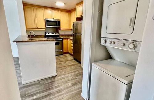 University City Condo | Prime Location, 5 minutes to the beach, UCSD, Hospitals, UTC mall