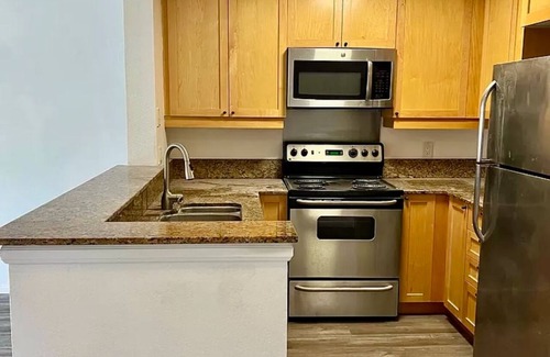 University City Condo | Prime Location, 5 minutes to the beach, UCSD, Hospitals, UTC mall